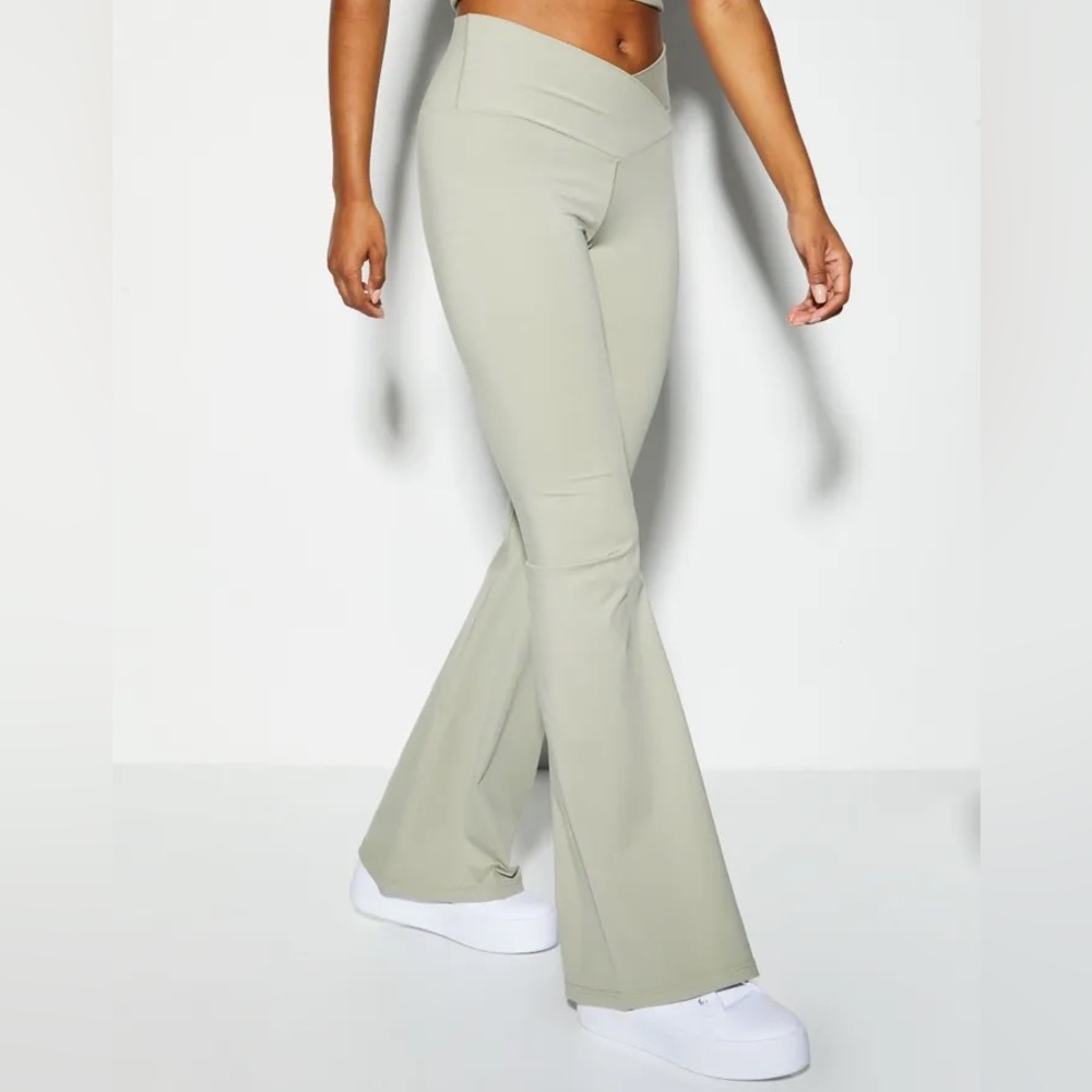 Rue21 Sage Green Flare Pants – Size L – Soft Knit Stretch
